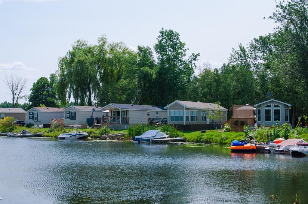 Woodland Estate Resort Campbellford Exterior photo